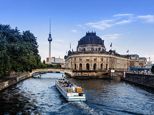 Motorboats in Berlin - for sale and for charter
